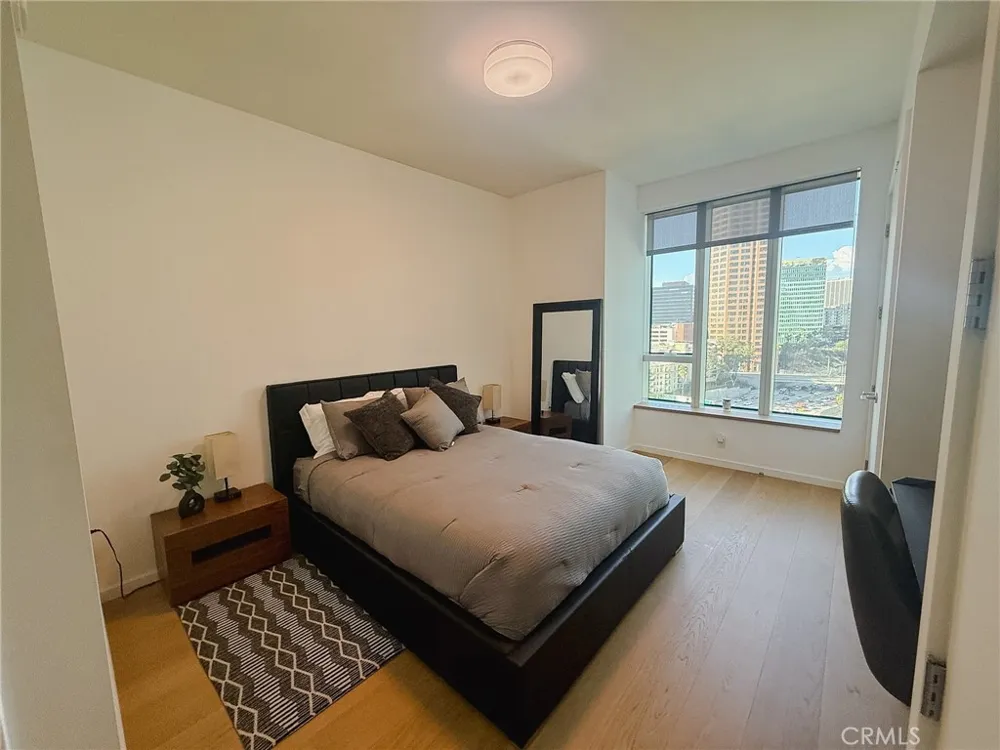 899 Francisco #1711 Los Angeles, CA 90017
