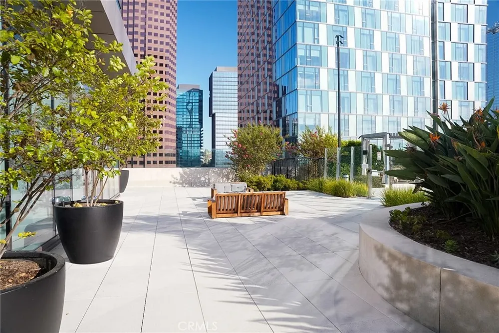 899 Francisco #1711 Los Angeles, CA 90017