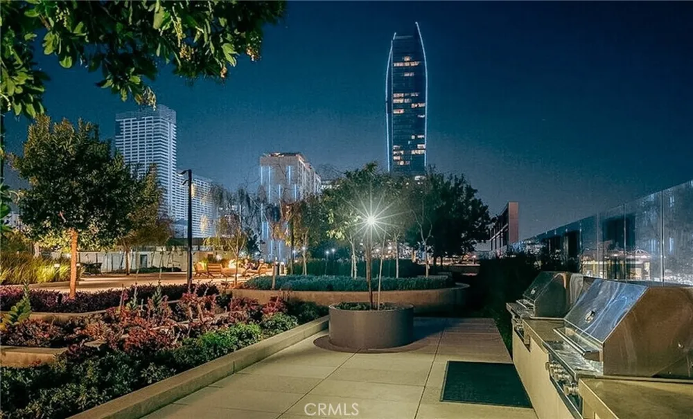 899 Francisco #1711 Los Angeles, CA 90017