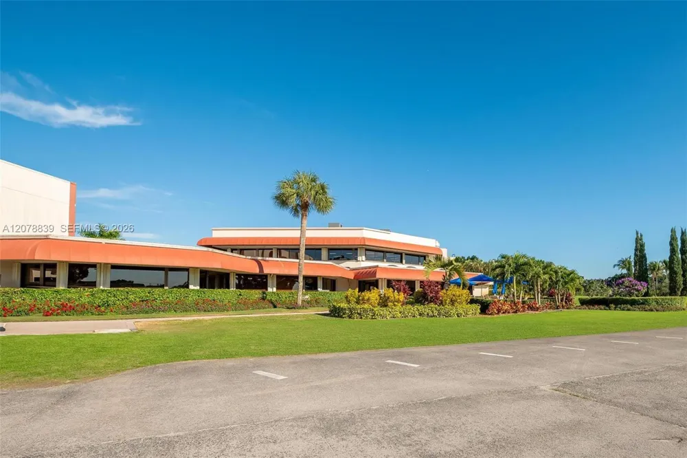 300 S Hollybrook Dr #310 Pembroke Pines, FL 33025