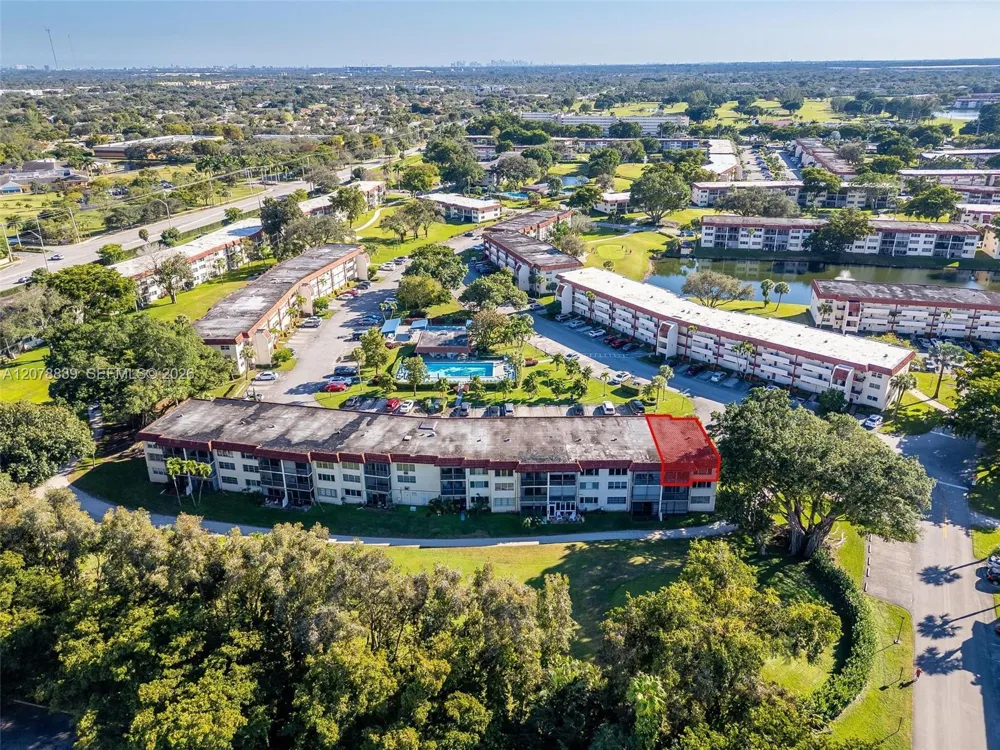 300 S Hollybrook Dr #310 Pembroke Pines, FL 33025