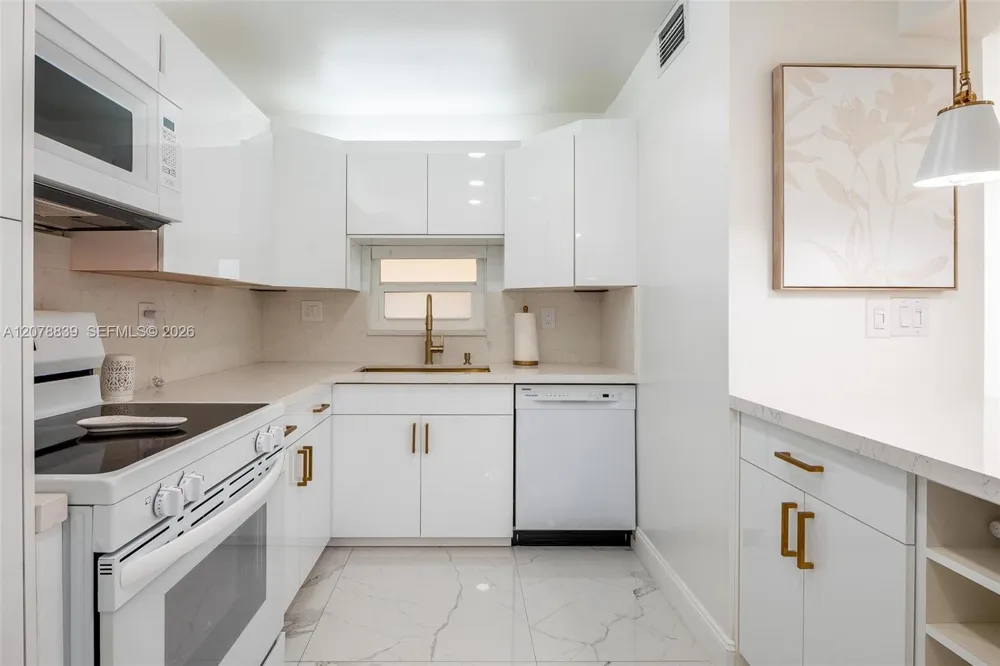 300 S Hollybrook Dr #310 Pembroke Pines, FL 33025