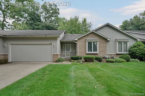 5439 Hickory Circle
