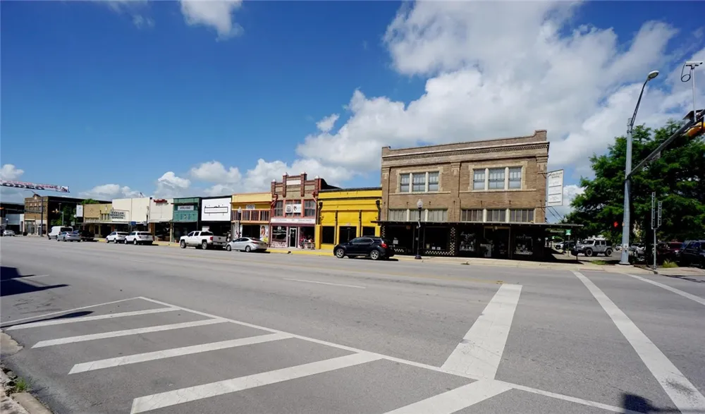 321 Main Street Taylor, TX 76574