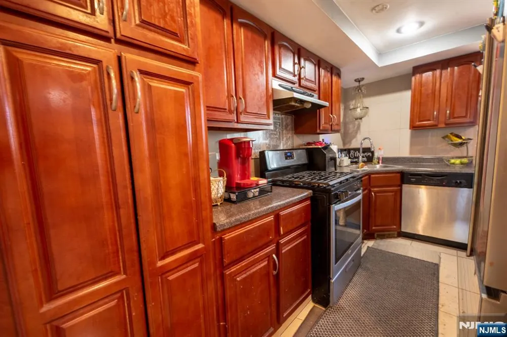 233-12 Nesbit Terrace Irvington, NJ 07111