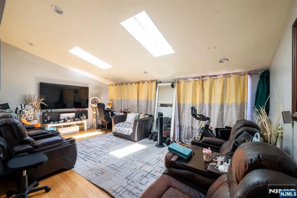 233-12 Nesbit Terrace Irvington, NJ 07111