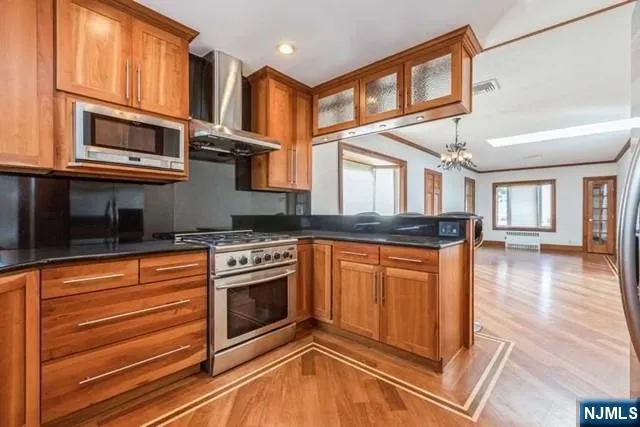 34 Glenview Terrace Cresskill, NJ 07626