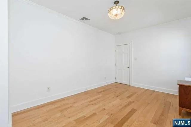 34 Glenview Terrace Cresskill, NJ 07626