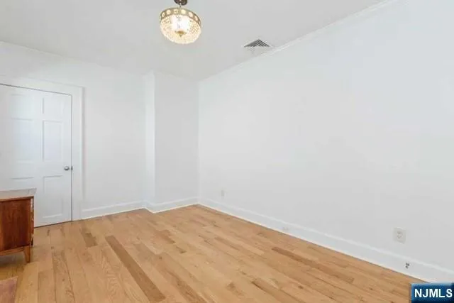 34 Glenview Terrace Cresskill, NJ 07626
