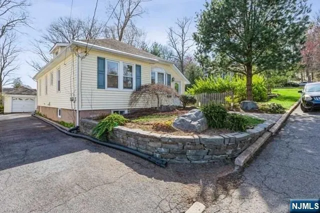 34 Glenview Terrace Cresskill, NJ 07626