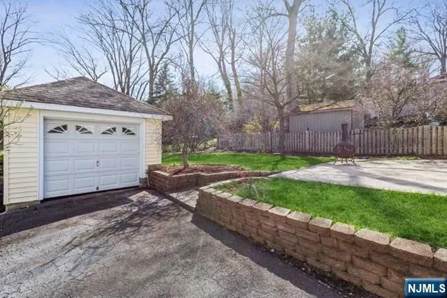 34 Glenview Terrace Cresskill, NJ 07626