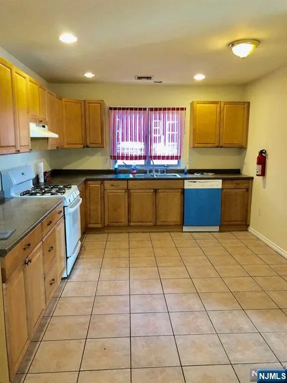 147 Westminster Place 2 Lodi, NJ 07644