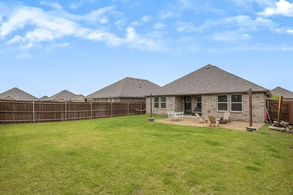 1110 Baldwin Lane Ennis, TX 75119
