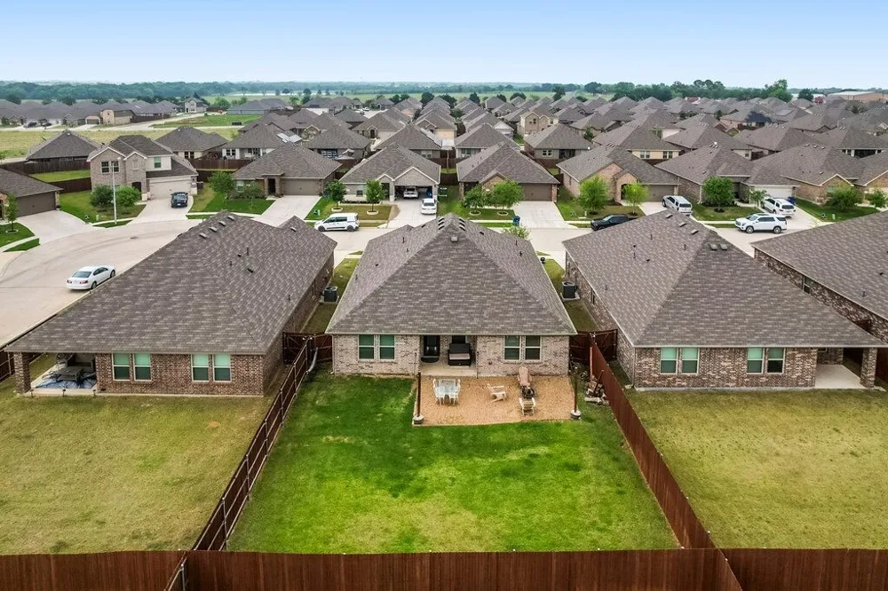 1110 Baldwin Lane Ennis, TX 75119