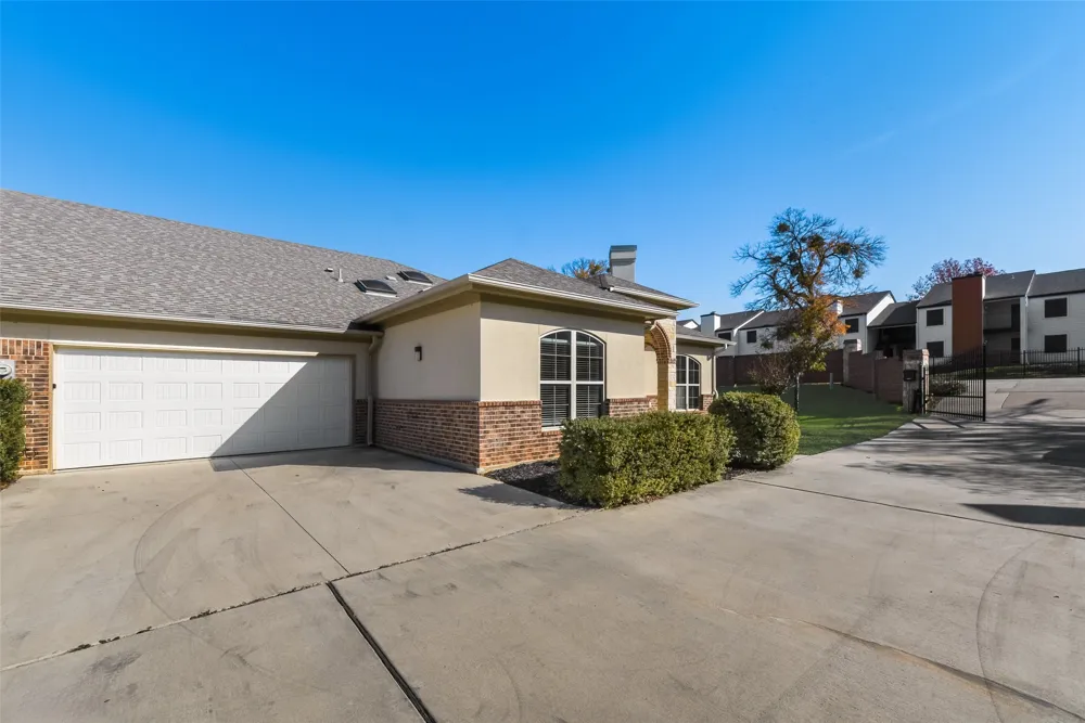8841 Creek Run Road #403 Fort Worth, TX 76120