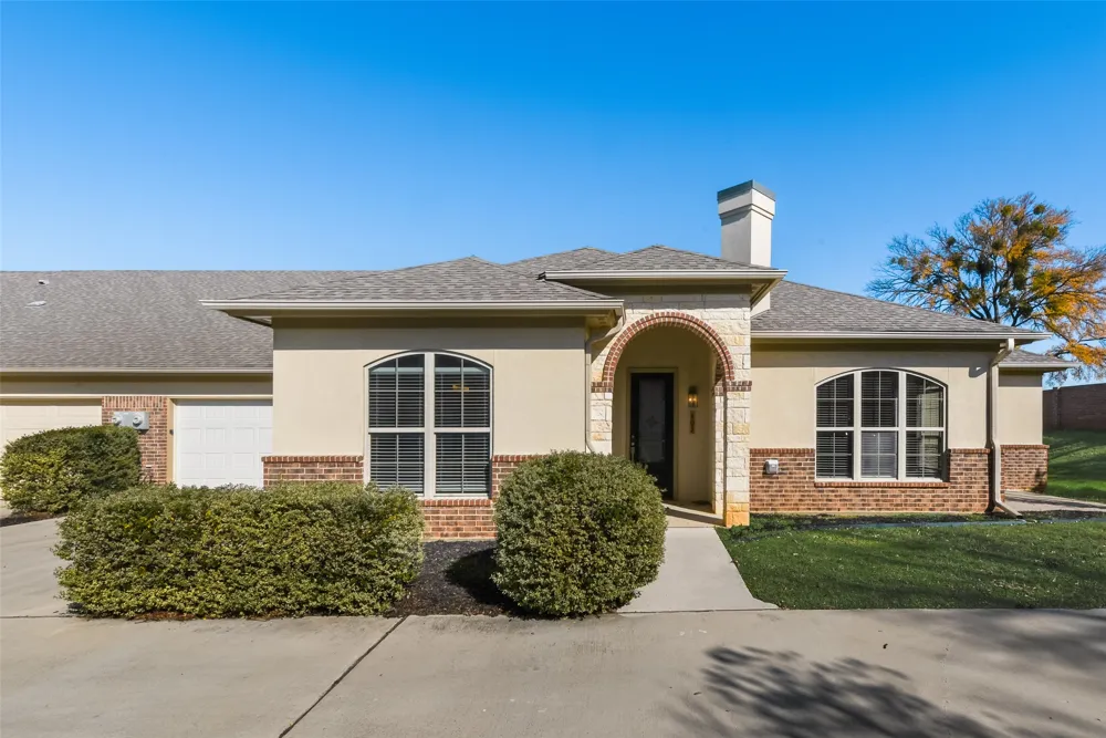 8841 Creek Run Road #403 Fort Worth, TX 76120