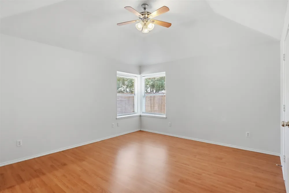 2866 White Oak Drive Grand Prairie, TX 75052