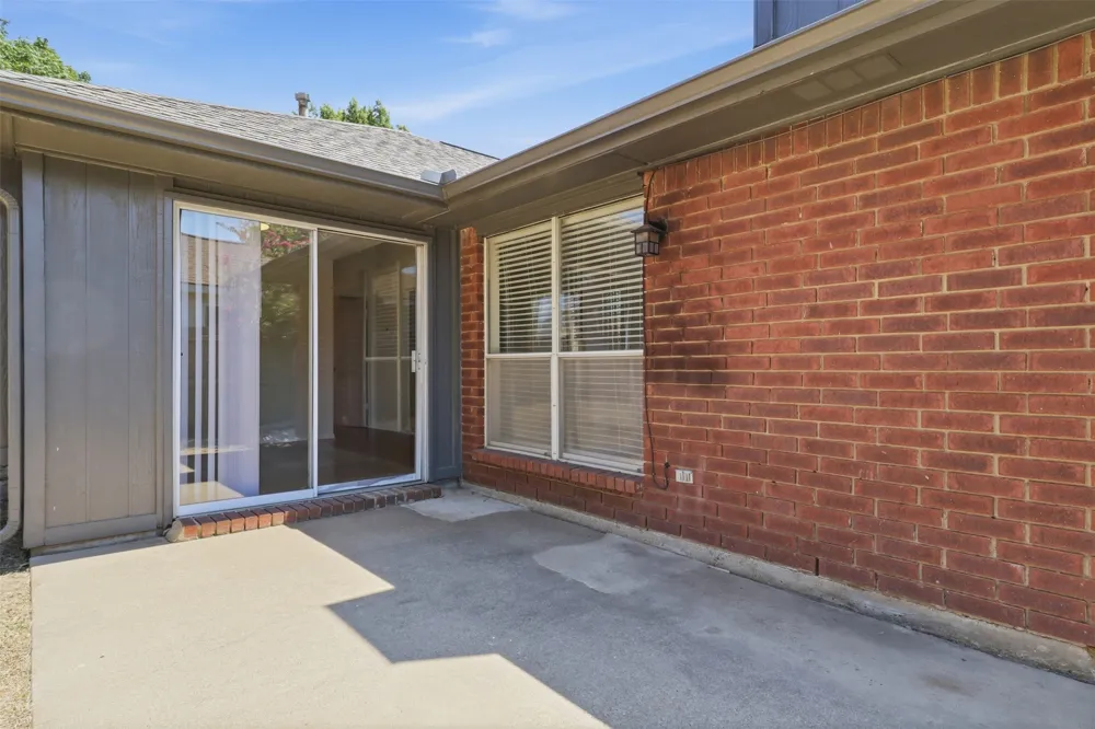 2866 White Oak Drive Grand Prairie, TX 75052