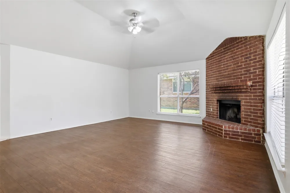2866 White Oak Drive Grand Prairie, TX 75052