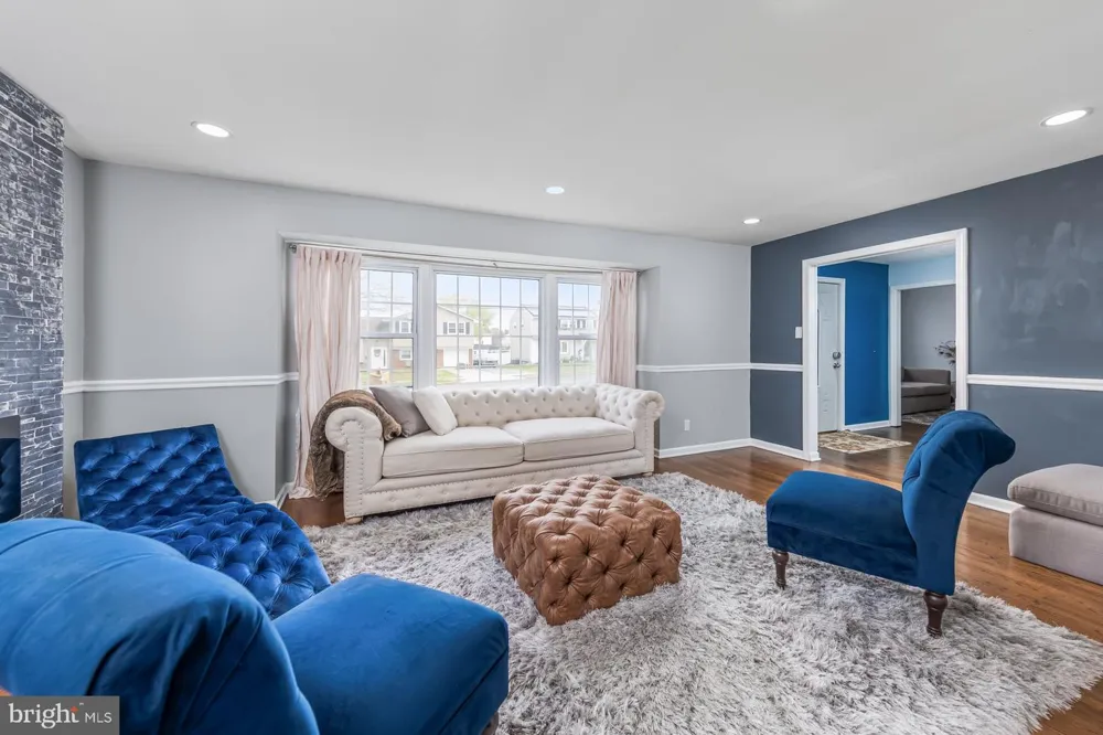 82 BELLS LAKE DRIVE Turnersville, NJ 08012