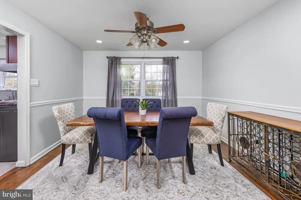 82 BELLS LAKE DRIVE Turnersville, NJ 08012