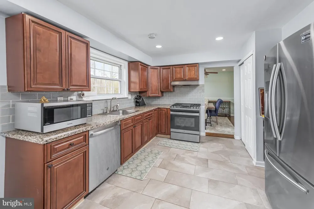 82 BELLS LAKE DRIVE Turnersville, NJ 08012