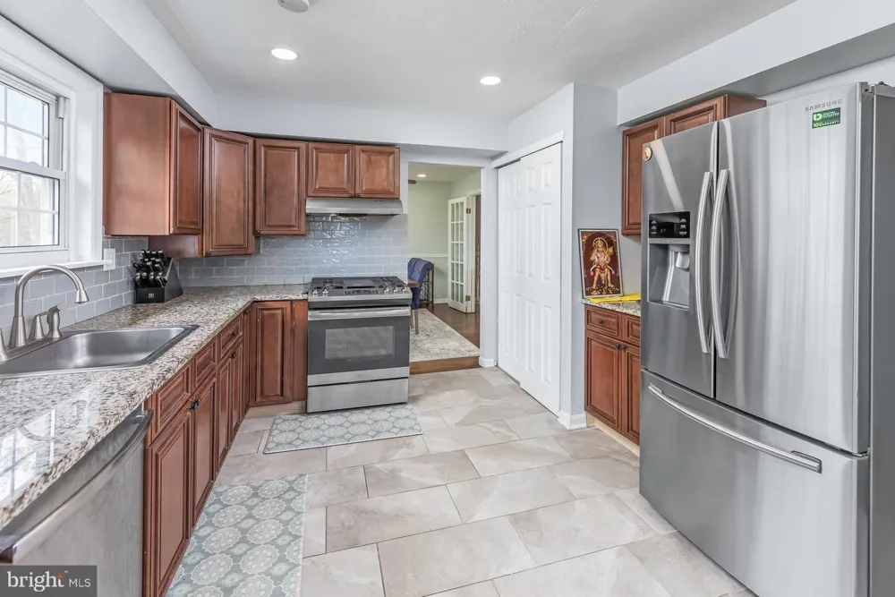 82 BELLS LAKE DRIVE Turnersville, NJ 08012