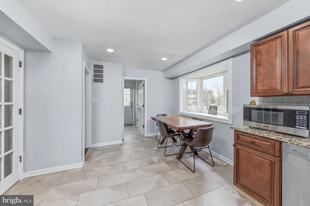82 BELLS LAKE DRIVE Turnersville, NJ 08012