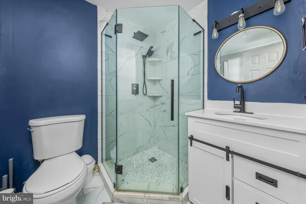 82 BELLS LAKE DRIVE Turnersville, NJ 08012