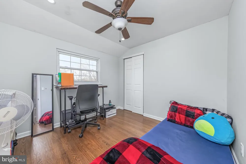 82 BELLS LAKE DRIVE Turnersville, NJ 08012