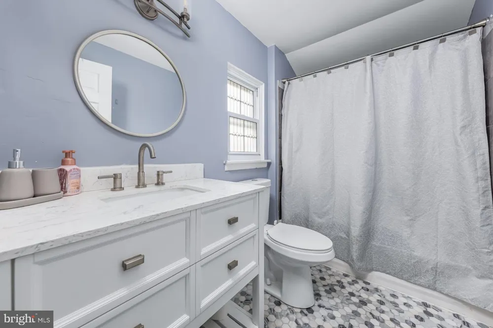 82 BELLS LAKE DRIVE Turnersville, NJ 08012