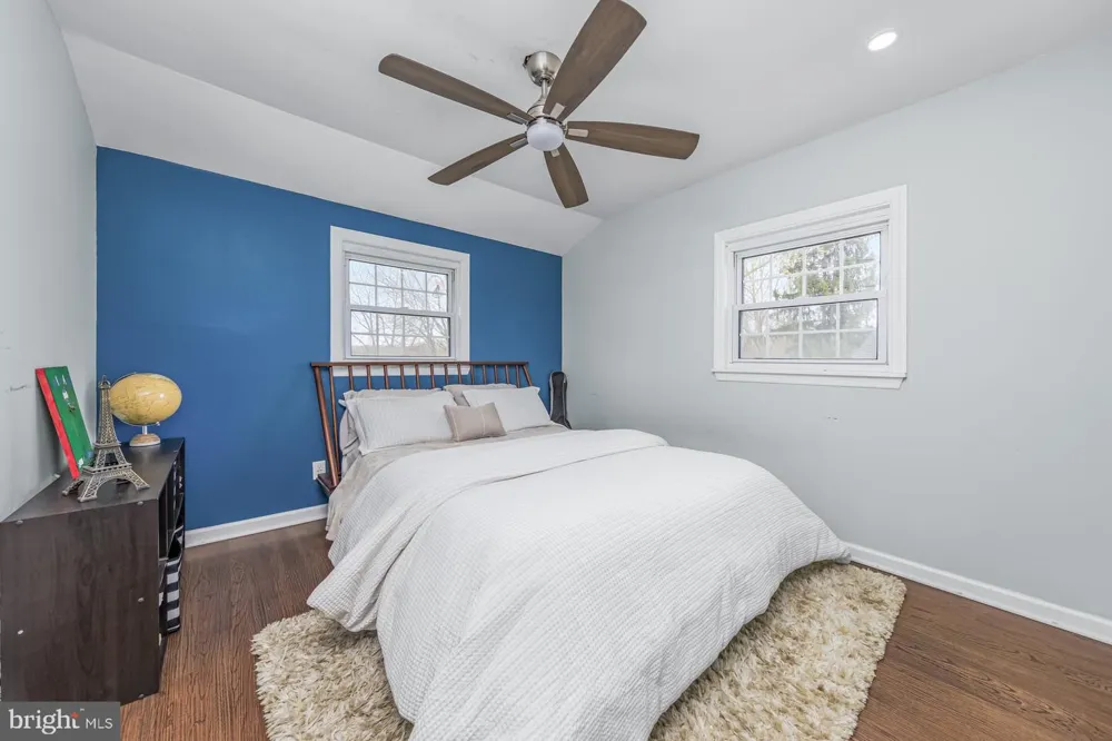 82 BELLS LAKE DRIVE Turnersville, NJ 08012