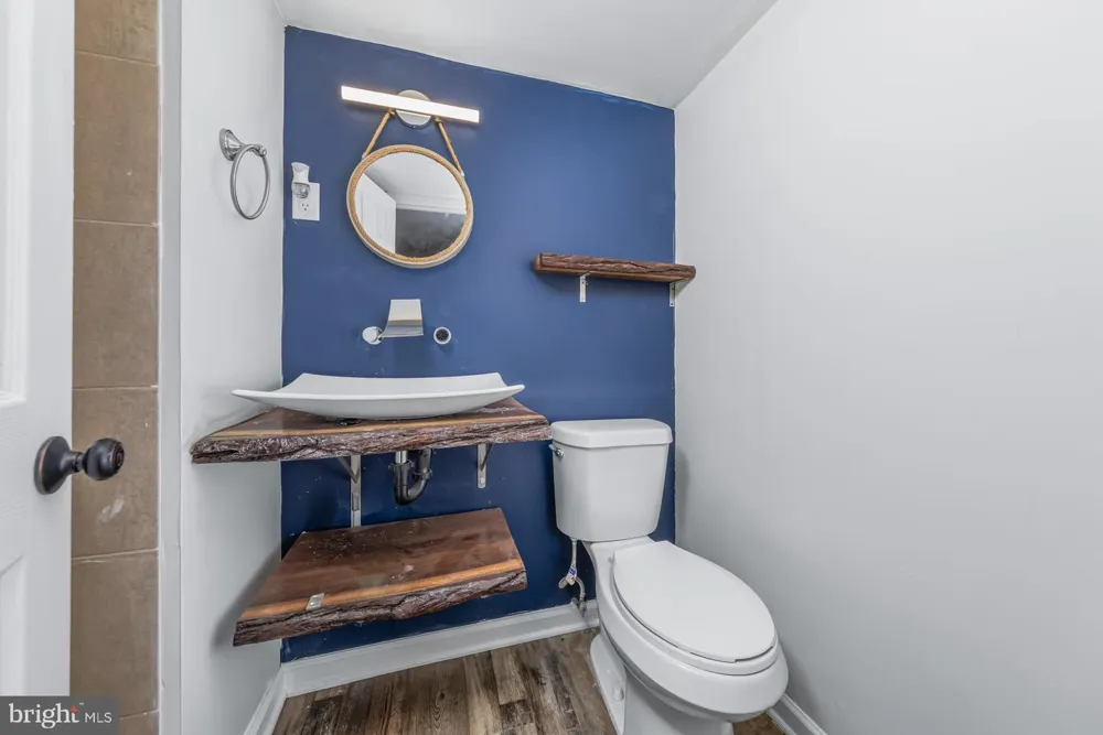 82 BELLS LAKE DRIVE Turnersville, NJ 08012