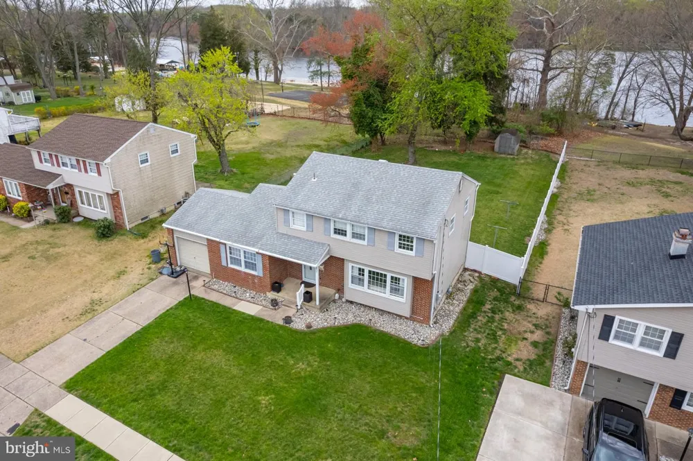 82 BELLS LAKE DRIVE Turnersville, NJ 08012