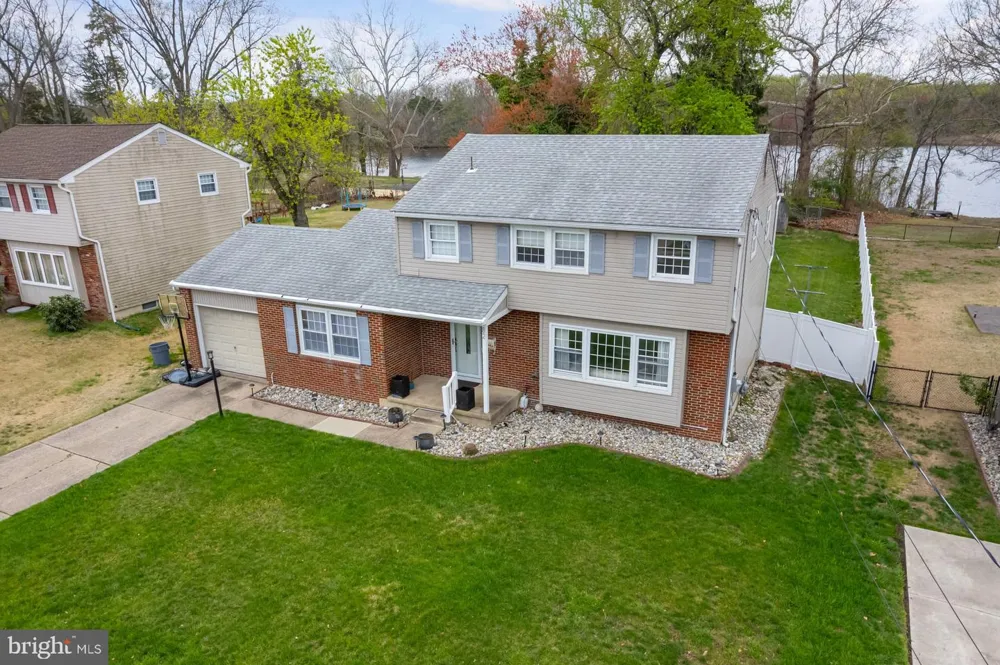 82 BELLS LAKE DRIVE Turnersville, NJ 08012