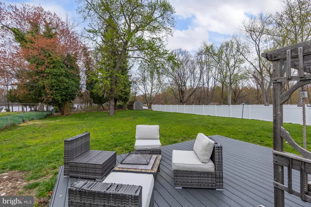 82 BELLS LAKE DRIVE Turnersville, NJ 08012