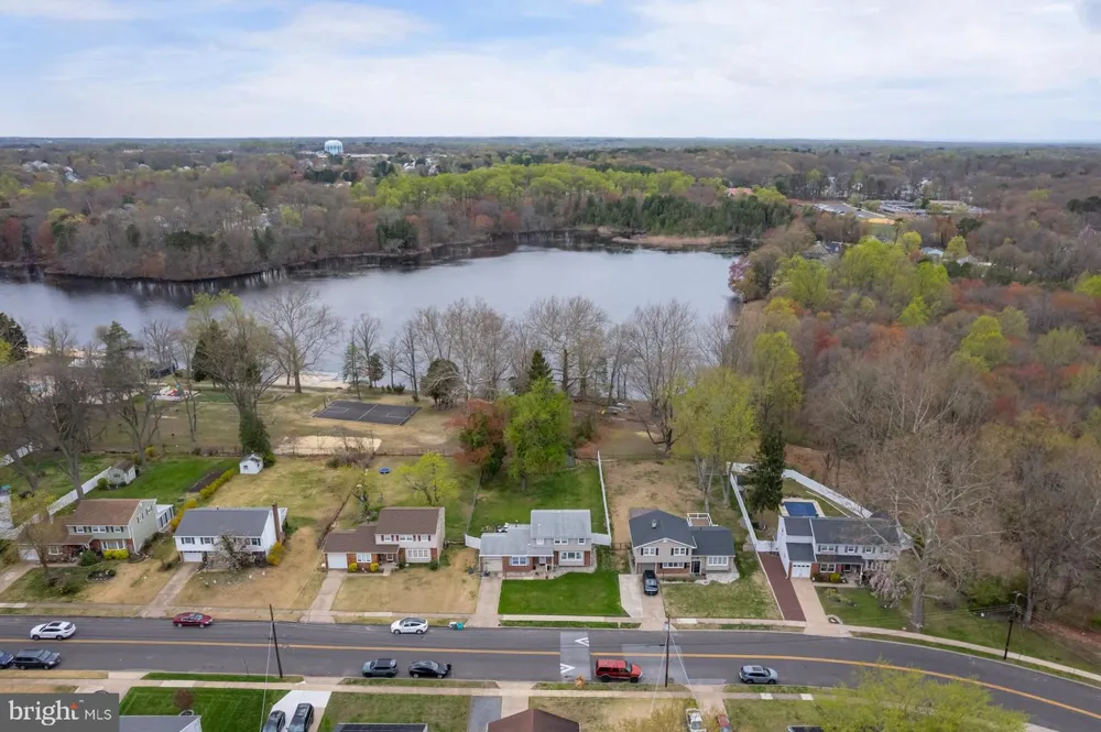 82 BELLS LAKE DRIVE Turnersville, NJ 08012