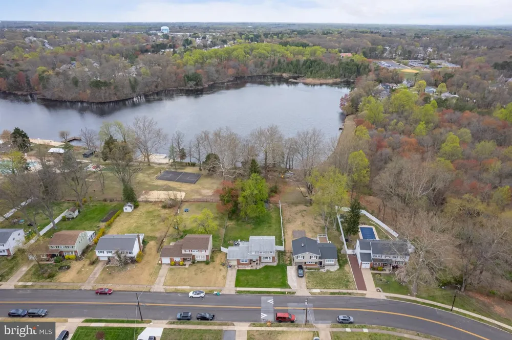82 BELLS LAKE DRIVE Turnersville, NJ 08012