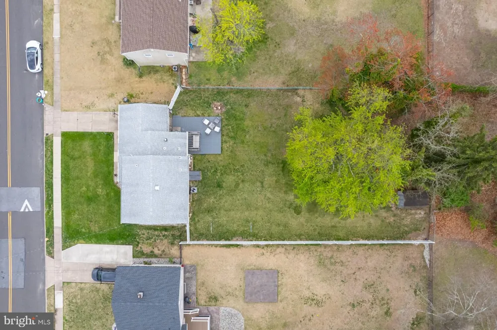 82 BELLS LAKE DRIVE Turnersville, NJ 08012