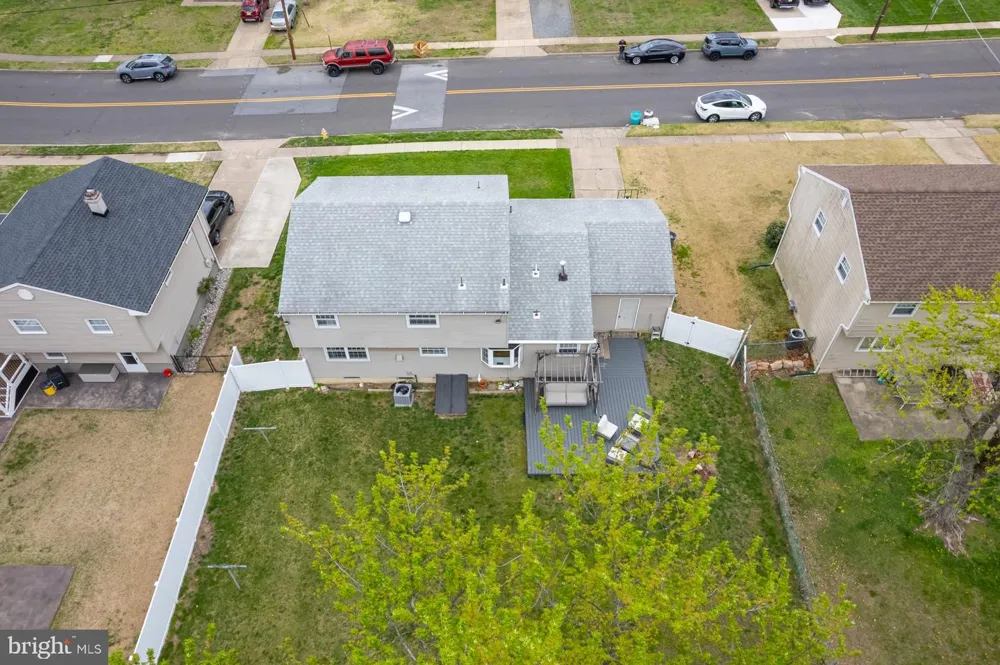 82 BELLS LAKE DRIVE Turnersville, NJ 08012