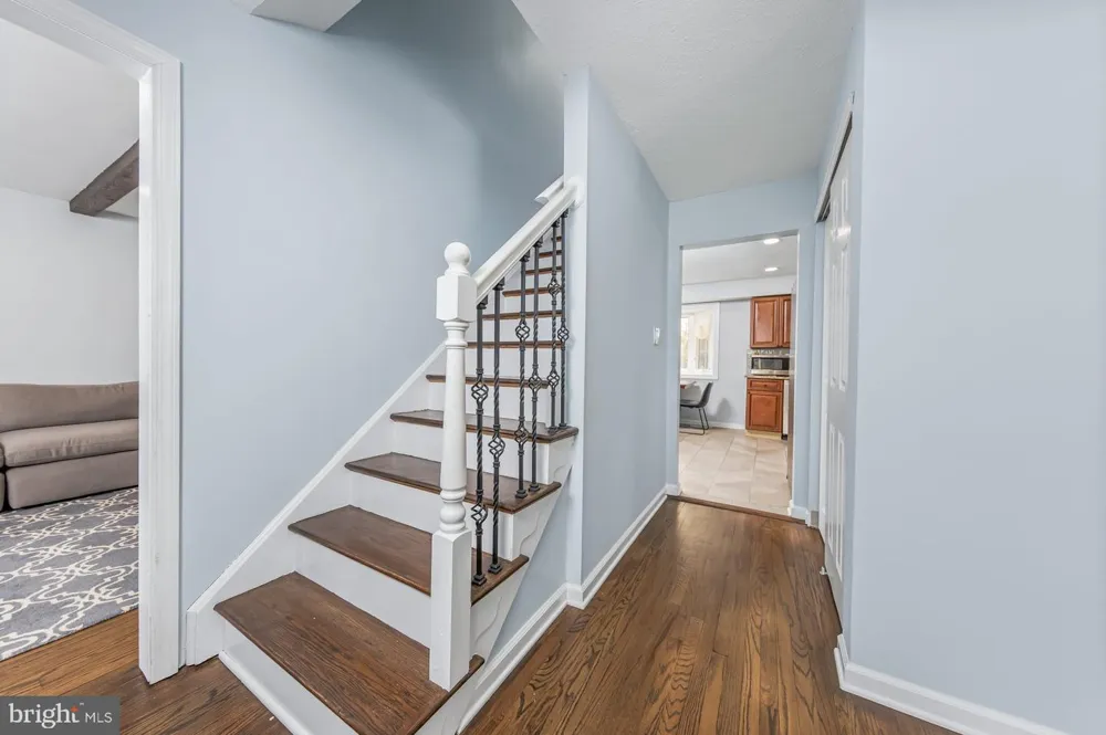 82 BELLS LAKE DRIVE Turnersville, NJ 08012