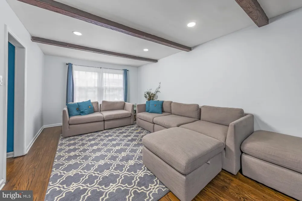 82 BELLS LAKE DRIVE Turnersville, NJ 08012