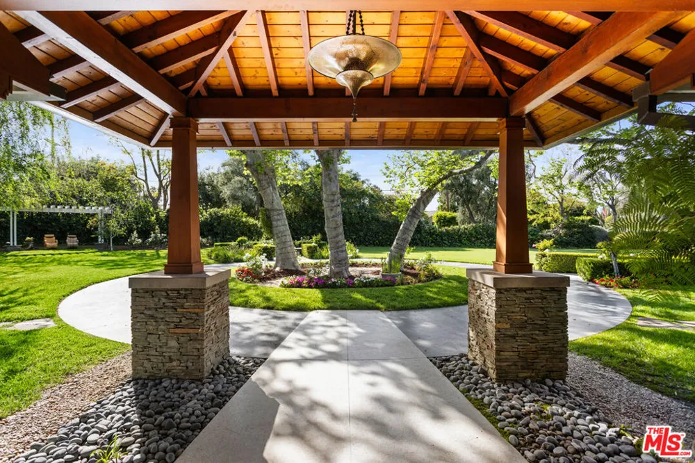 4816 Encino Avenue Encino, CA 91316