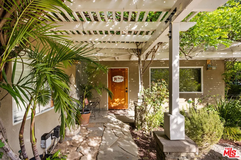 4816 Encino Avenue Encino, CA 91316