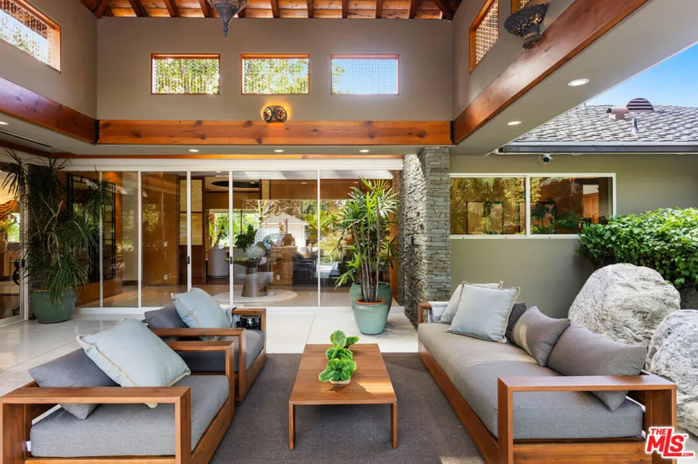 4816 Encino Avenue Encino, CA 91316