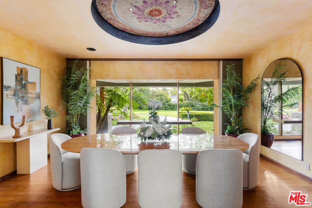 4816 Encino Avenue Encino, CA 91316