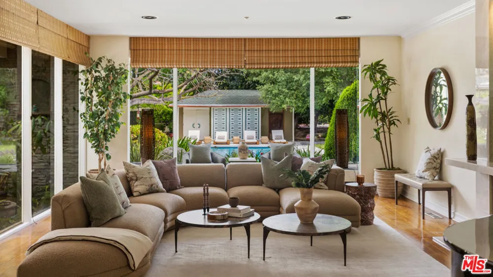 4816 Encino Avenue Encino, CA 91316
