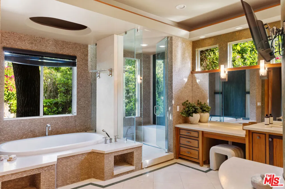 4816 Encino Avenue Encino, CA 91316