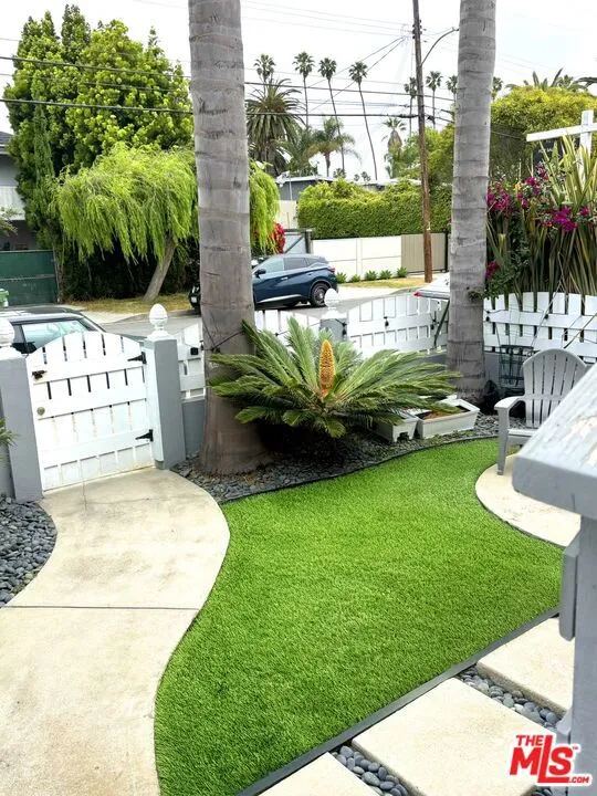 664 Marr Street Venice, CA 90291