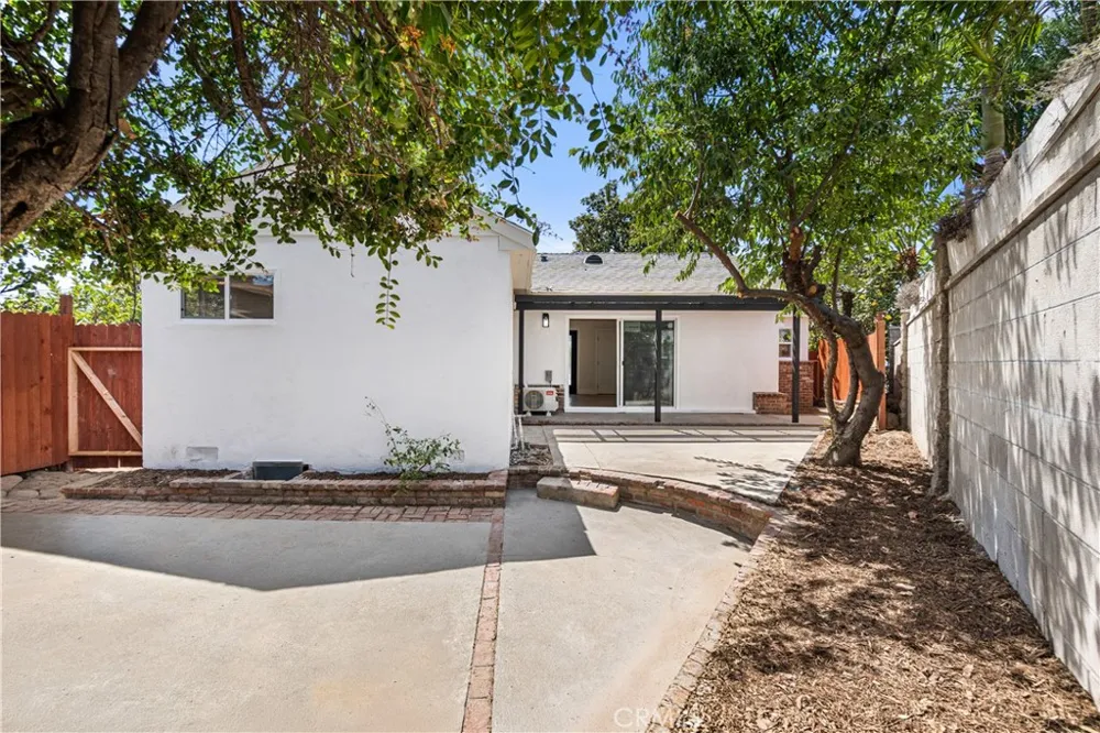 884 Lewis Street Pomona, CA 91768